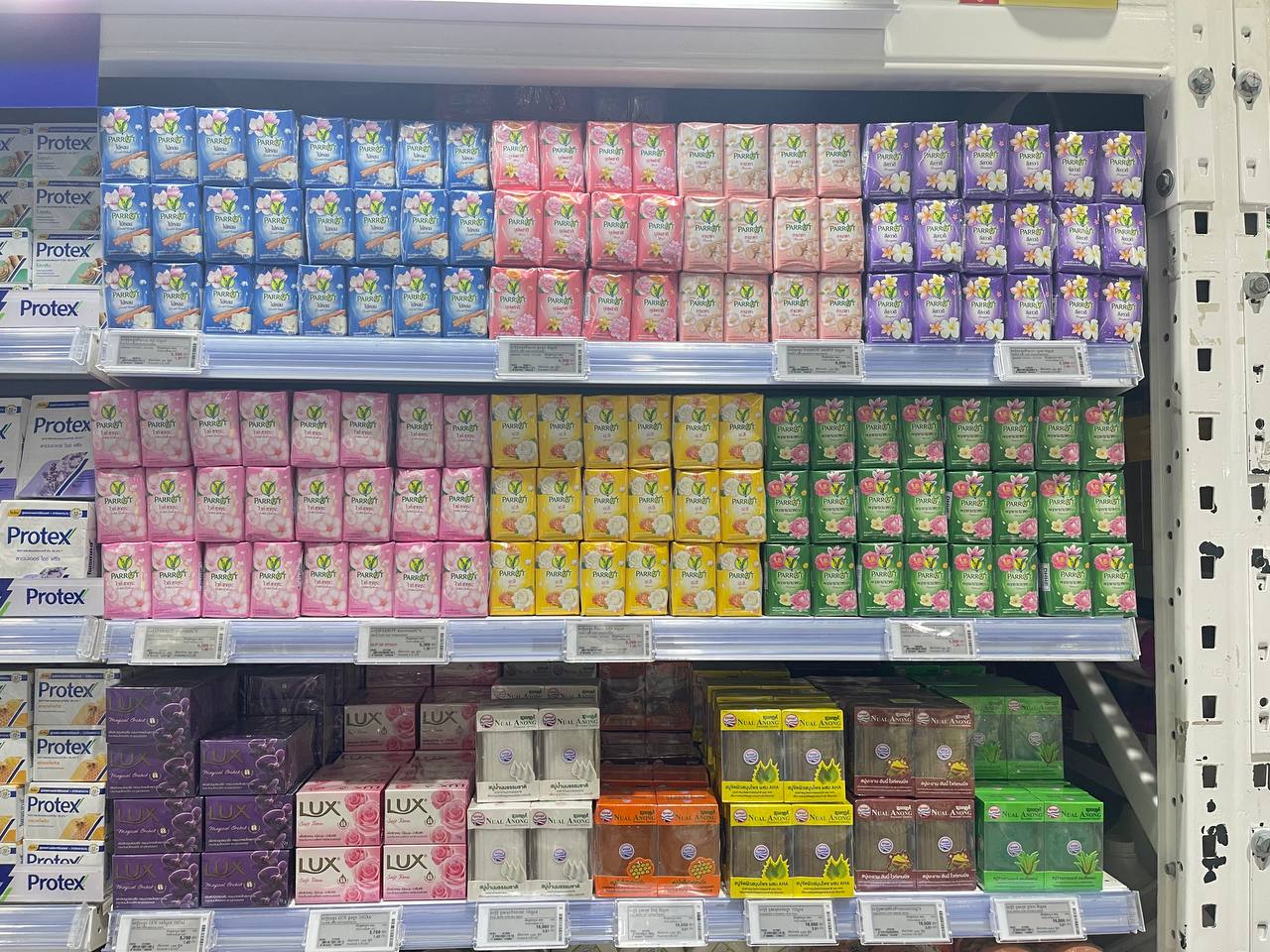 Modern Trade distribution featuring BJC FMCG products at Makro Market by Da Houg Heng Enterprise (Image 24)